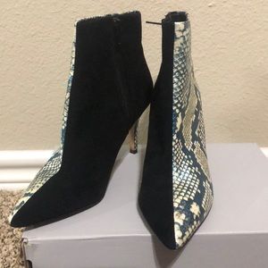 Something Navy Elisa colorblock bootie